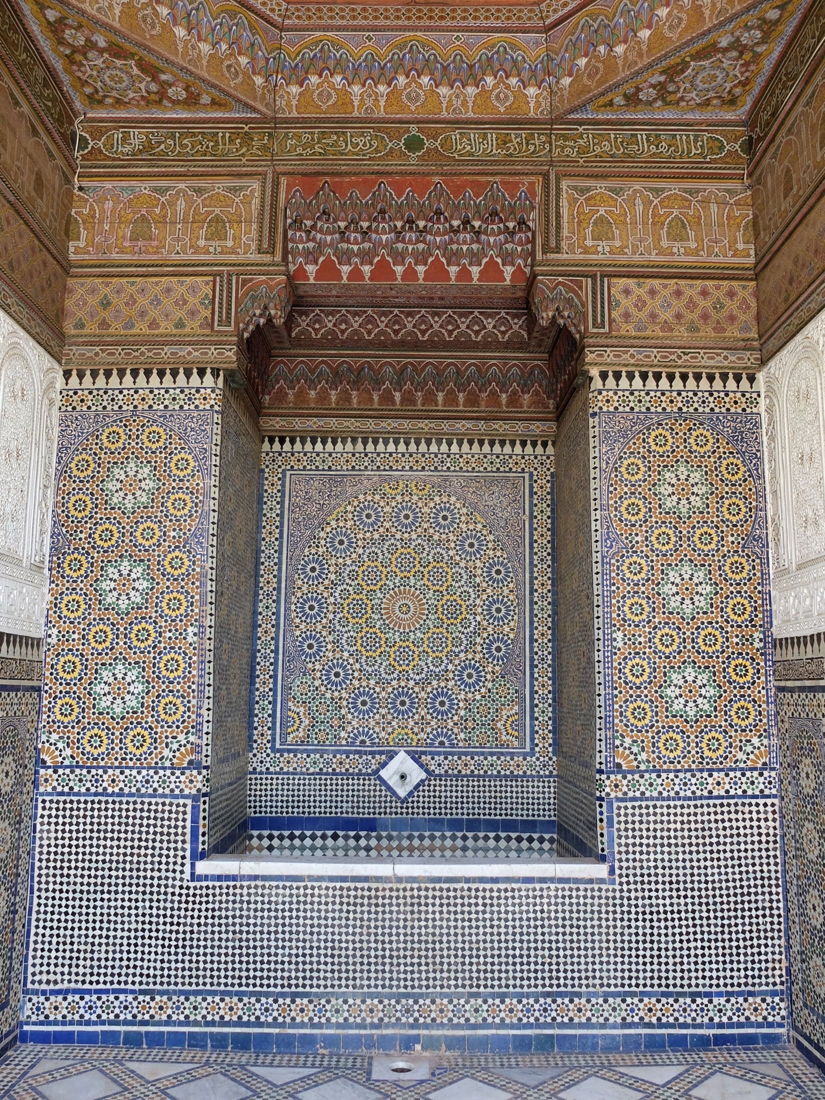 Zellige-verzierte Brunnennische in Dar El Bacha